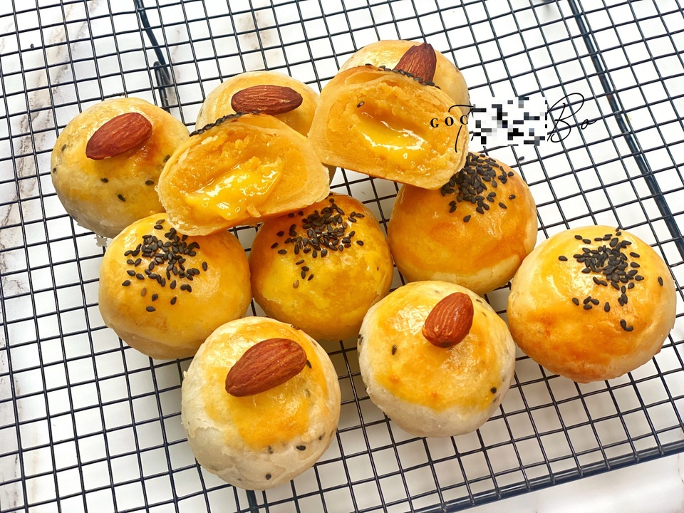 Sợ bánh Trung Quốc, chị em bỏ tiền học làm bánh trung thu trứng chảy - 5 Sợ bánh Trung Quốc, chị em bỏ tiền học làm bánh trung thu trứng chảy - 5