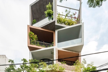 Hai anh em ở Sài Gòn xây biệt thự, lên mỗi tầng như đi du lịch một quốc gia