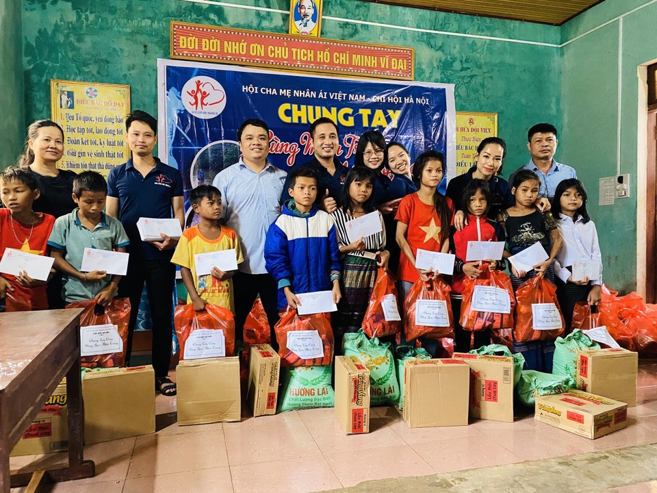 Geleximco hỗ trợ hàng chục tỉ đồng cho người nghèo và người dân vùng lũ lụt miền Trung - 2 Geleximco hỗ trợ hàng chục tỉ đồng cho người nghèo và người dân vùng lũ lụt miền Trung - 2