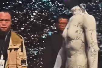 Công ty xé áo robot hình nữ giới để chứng minh không phải người đóng giả