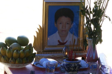 Tắm biển sau khi chơi bóng, 2 học sinh chết đuối