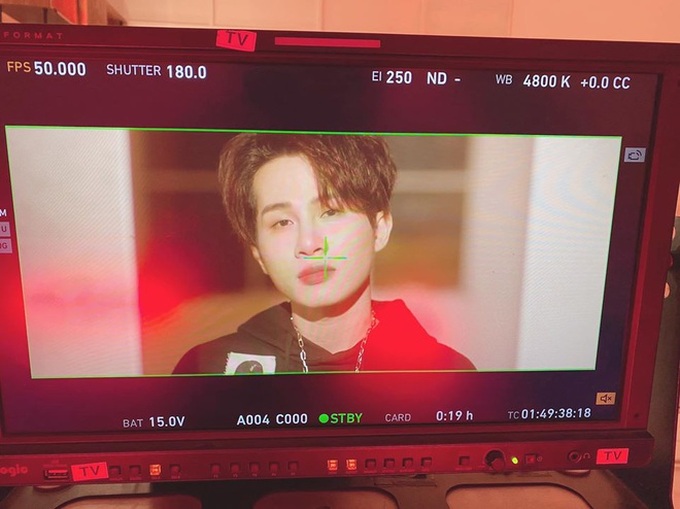 Jack bất ngờ hé lộ hình ảnh MV comeback, fan dự đoán luôn bản ballad lụi tim lại còn chốt đơn cả tựa đề ca khúc - Ảnh 2. Jack bất ngờ hé lộ hình ảnh MV comeback, fan dự đoán luôn bản ballad lụi tim lại còn chốt đơn cả tựa đề ca khúc - Ảnh 2.