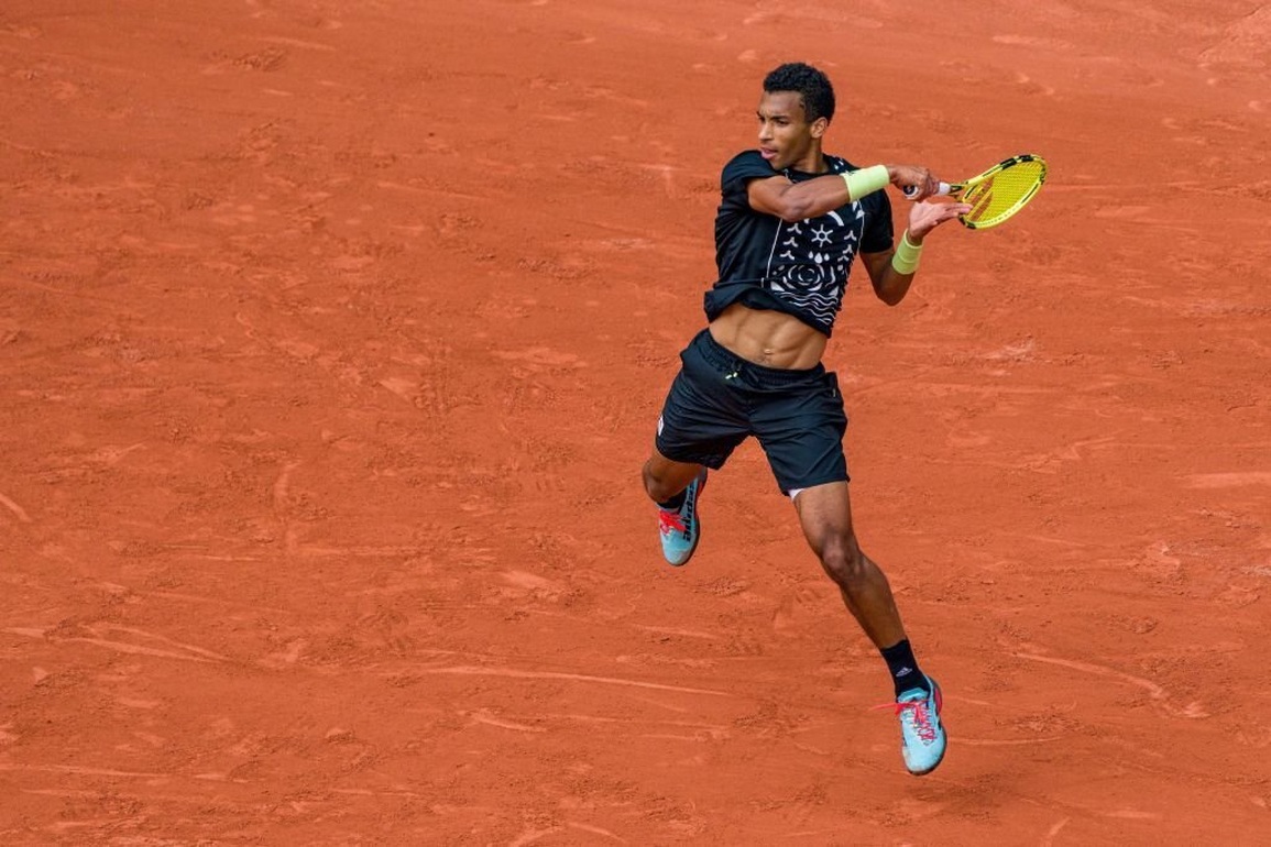 Vất vả vượt qua  Auger-Aliassime, Nadal đối đầu với Djokovic - 2