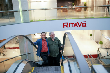 Tỷ phú Mỹ xông đất RitaVõ đầu năm 2017