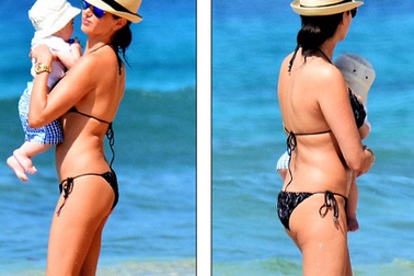 Bạn gái Simon Cowell khoe thân hình gợi cảm 