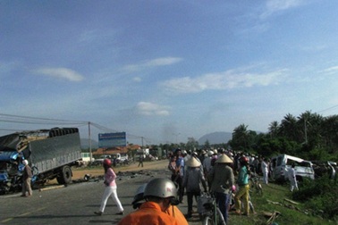 Tai nạn nghiêm trọng, 2 người chết, 11 người bị thương