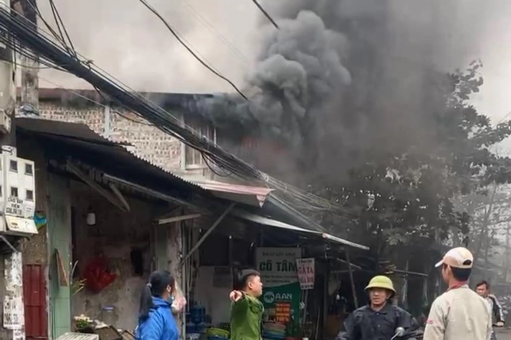 Hà Nội: Cháy nhà dân cạnh chợ Nhổn - 3