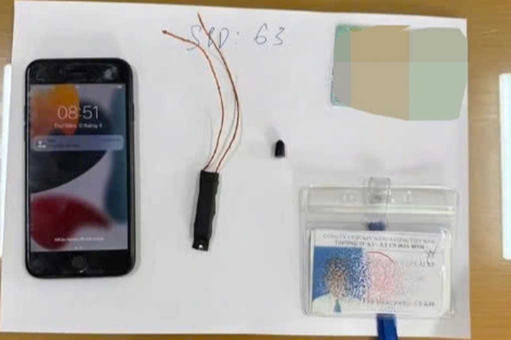 Thí sinh dùng tai nghe siêu nhỏ để gian lận khi thi sát hạch lái xe - 2