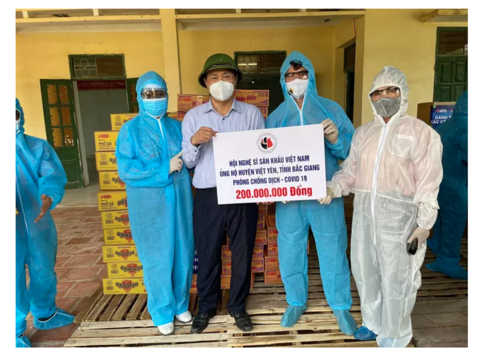Tuấn Hưng, Tùng Dương kêu gọi ủng hộ gần 2 tỷ đồng cho Bắc Ninh, Bắc Giang - 3 Tuấn Hưng, Tùng Dương kêu gọi ủng hộ gần 2 tỷ đồng cho Bắc Ninh, Bắc Giang - 3
