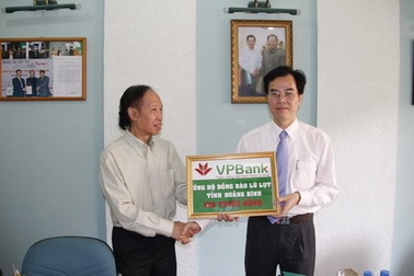 VP Bank cùng báo Dân Trí cứu trợ dân vùng lũ