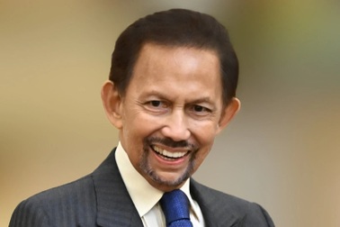 Quốc vương Brunei đến Hà Nội, bắt đầu chuyến thăm Việt Nam