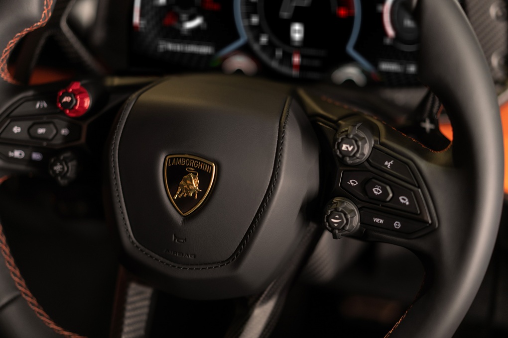 Revuelto LB744 đưa Lamborghini vào thế giới siêu xe trên 1.000 mã lực - 16 Revuelto LB744 đưa Lamborghini vào thế giới siêu xe trên 1.000 mã lực - 16