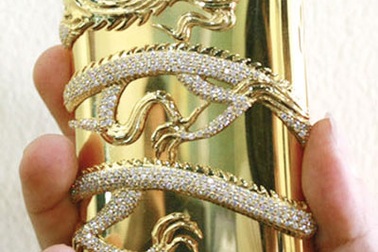 Choáng với điện thoại dát kim cương “made in Vietnam”