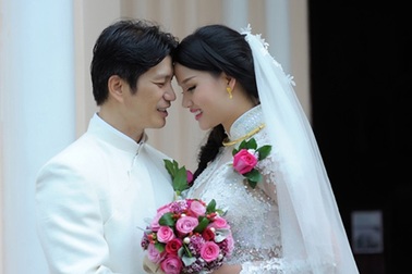 Vợ chồng Dustin Nguyễn sắm áo dài cho con gái diện Tết