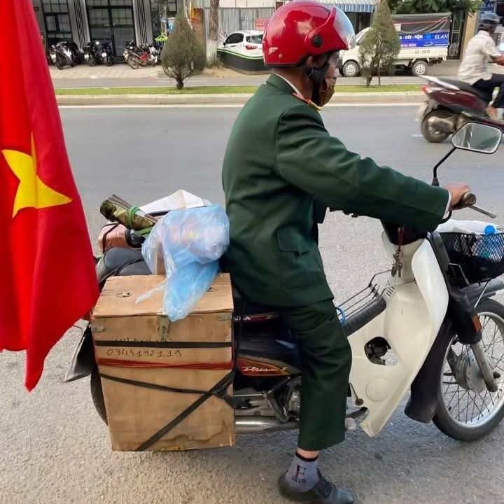 Cựu binh 76 tuổi gây sốt khi tự lái xe vượt 1.400km xem diễu binh 30/4 - 1