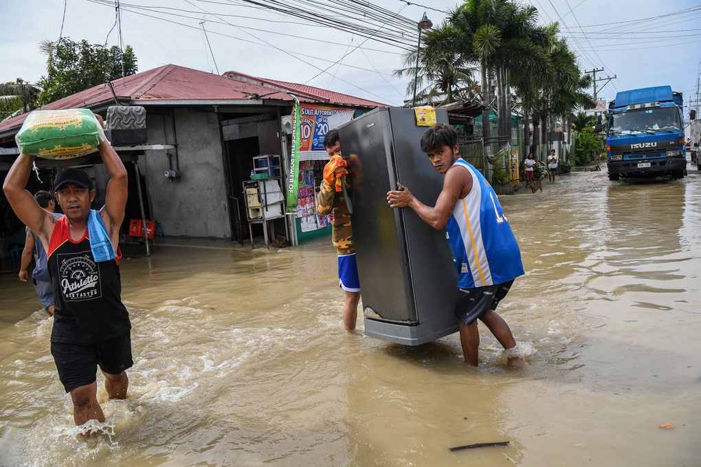 Bão Noru tại Philippines: Ngập lụt nhiều nơi, 5 nhân viên cứu hộ thiệt mạng - 3 Bão Noru tại Philippines: Ngập lụt nhiều nơi, 5 nhân viên cứu hộ thiệt mạng - 3