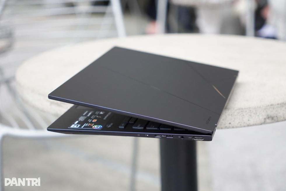 Đánh giá Asus Zenbook 14: Mỏng nhẹ, hiệu năng vừa phải - 5 Đánh giá Asus Zenbook 14: Mỏng nhẹ, hiệu năng vừa phải - 5