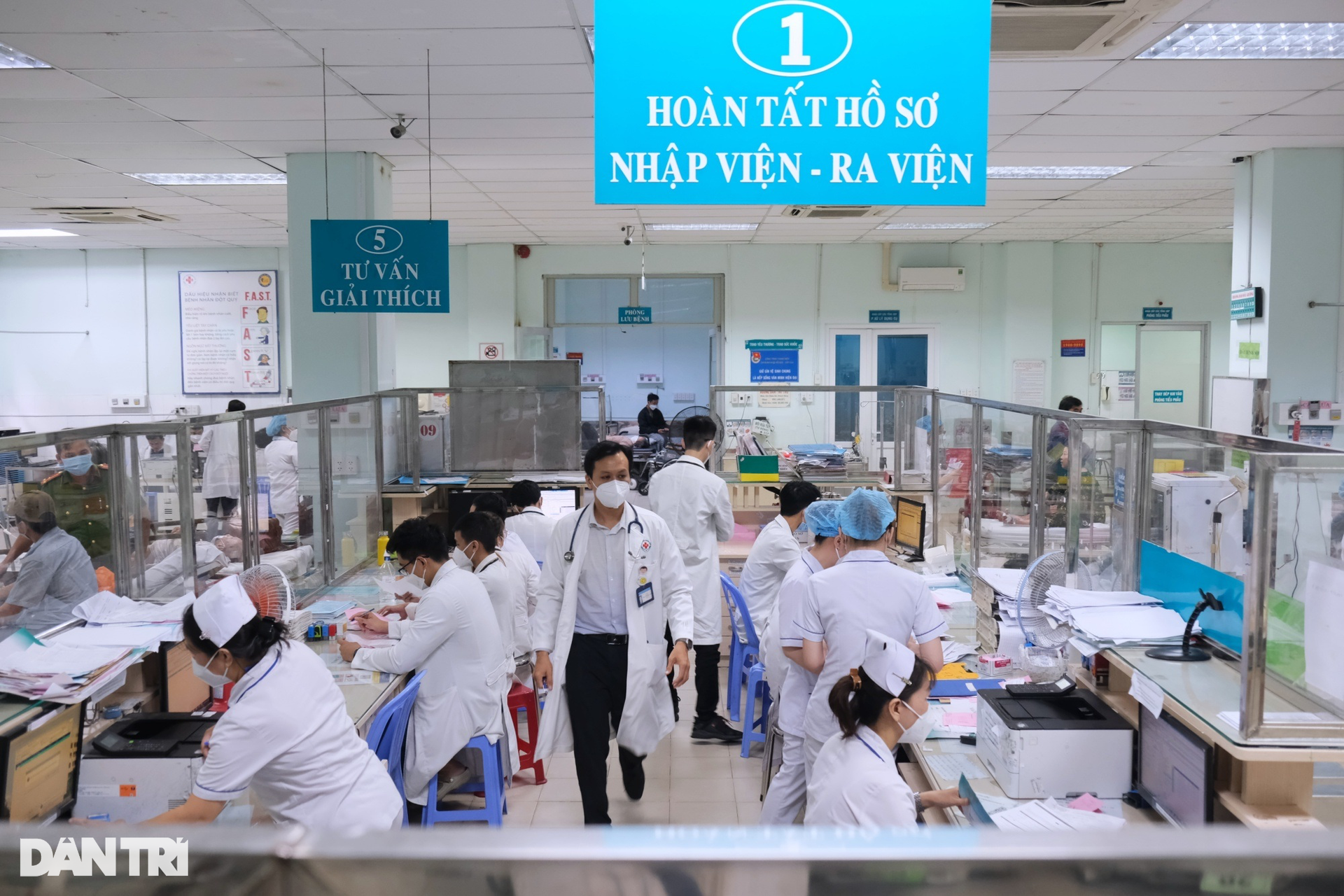 Bệnh viện cấp cứu hàng đầu TPHCM làm gì để bác sĩ không bị hành hung? - 8 Bệnh viện cấp cứu hàng đầu TPHCM làm gì để bác sĩ không bị hành hung? - 8