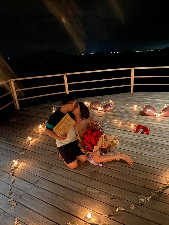HOT: Á hậu Thuý An được bạn trai cầu hôn lãng mạn sau 3 năm hẹn hò kín tiếng - Ảnh 3. HOT: Á hậu Thuý An được bạn trai cầu hôn lãng mạn sau 3 năm hẹn hò kín tiếng - Ảnh 3.