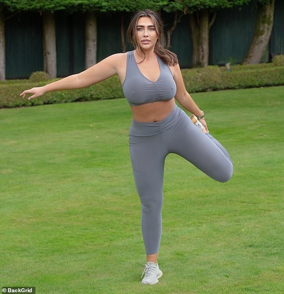Lauren Goodger gợi cảm tập thể dục trong công viên - 2 Lauren Goodger gợi cảm tập thể dục trong công viên - 2