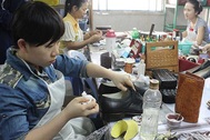 Người lao động trông ngóng thưởng Tết