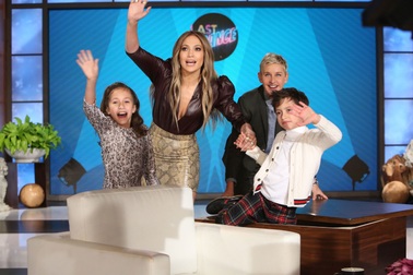 Jennifer Lopez chia sẻ quan điểm dạy con về tình yêu