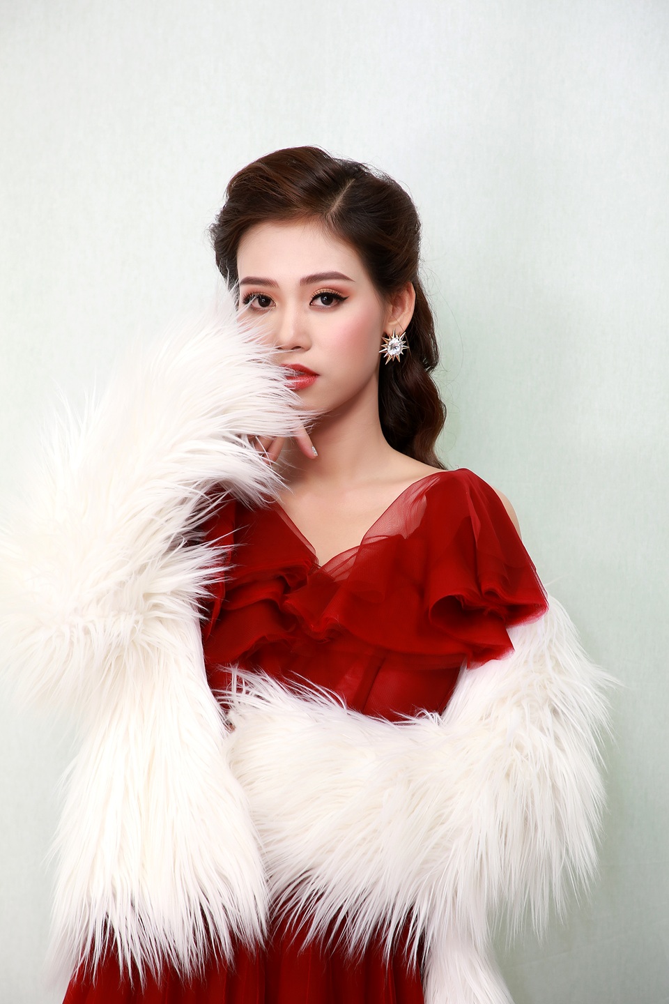 “Hot girl ngân hàng” từng nhận được nhiều lời đề nghị đổi “tình, tiền” - 3 “Hot girl ngân hàng” từng nhận được nhiều lời đề nghị đổi “tình, tiền” - 3