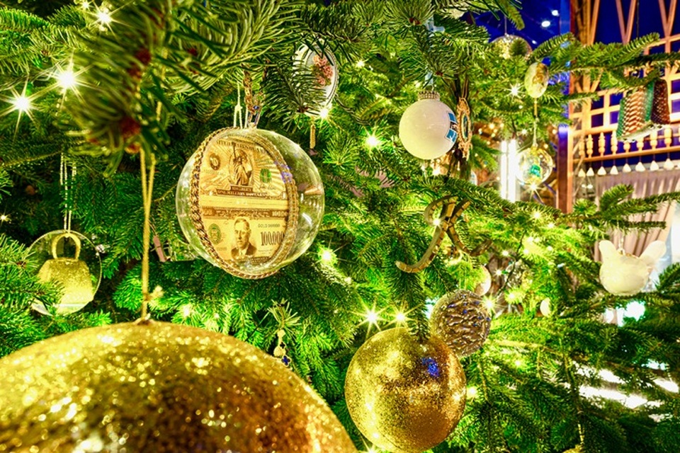 Chiêm ngưỡng cây thông Noel đắt nhất thế giới trị giá hơn 367 tỷ đồng - 2 Chiêm ngưỡng cây thông Noel đắt nhất thế giới trị giá hơn 367 tỷ đồng - 2