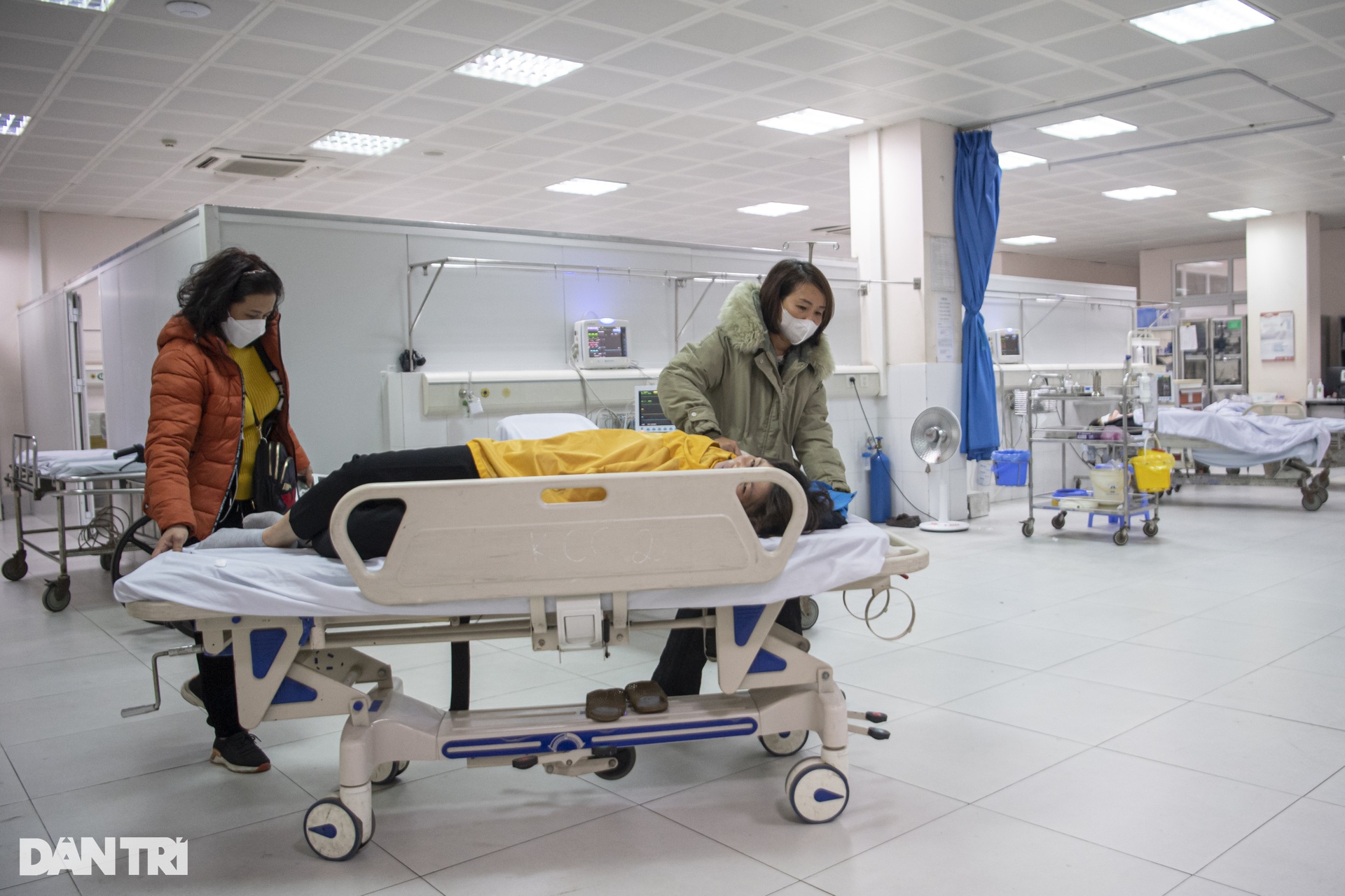 Đêm trắng cấp cứu: Chân không nghỉ, đèn không tắt trên đường đua sinh mệnh - 7 Đêm trắng cấp cứu: Chân không nghỉ, đèn không tắt trên đường đua sinh mệnh - 7