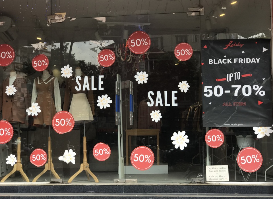 Lật tẩy chiêu thức bán đồ cũ, đẩy hàng tồn của dân buôn ngày Black Friday - 3 Lật tẩy chiêu thức bán đồ cũ, đẩy hàng tồn của dân buôn ngày Black Friday - 3