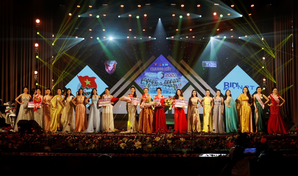 Trả lời hay về áo dài, nữ sinh Ngoại ngữ đăng quang Hoa khôi Đại học Huế - 1 Trả lời hay về áo dài, nữ sinh Ngoại ngữ đăng quang Hoa khôi Đại học Huế - 1