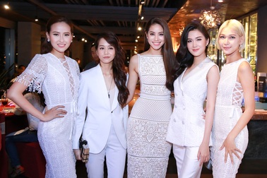 Phạm Hương lần đầu ra mắt team The Face trong buổi tiệc ấm áp