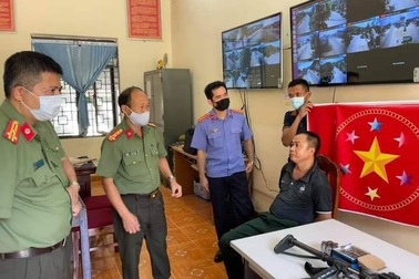 Bắt giữ đối tượng đòi nổ súng tại khu vực bỏ phiếu bầu cử