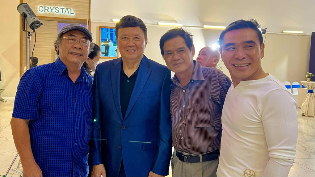 Nghệ sĩ Mai Trần 71 tuổi làm shipper, chạy 30km đến nơi thì bị bom hàng - 5