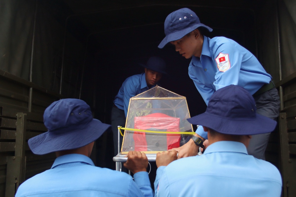 Truy điệu, an táng 122 hài cốt liệt sĩ hy sinh trên chiến trường Campuchia - 3 Truy điệu, an táng 122 hài cốt liệt sĩ hy sinh trên chiến trường Campuchia - 3