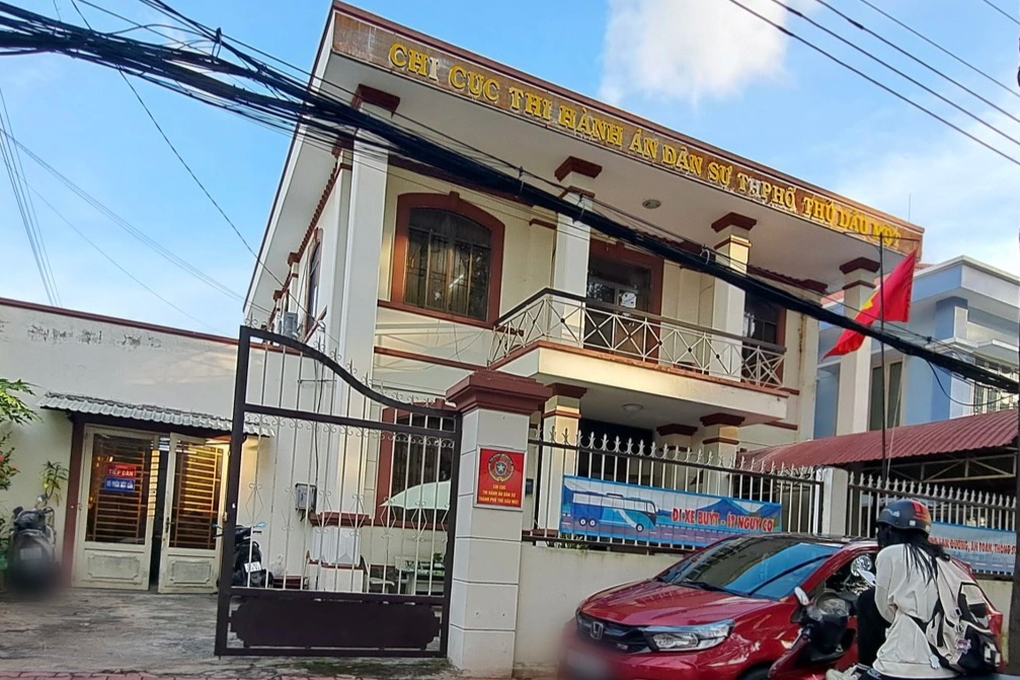 Bắt Phó Chi cục Thi hành án TP Thủ Dầu Một - 1 Bắt Phó Chi cục Thi hành án TP Thủ Dầu Một - 1