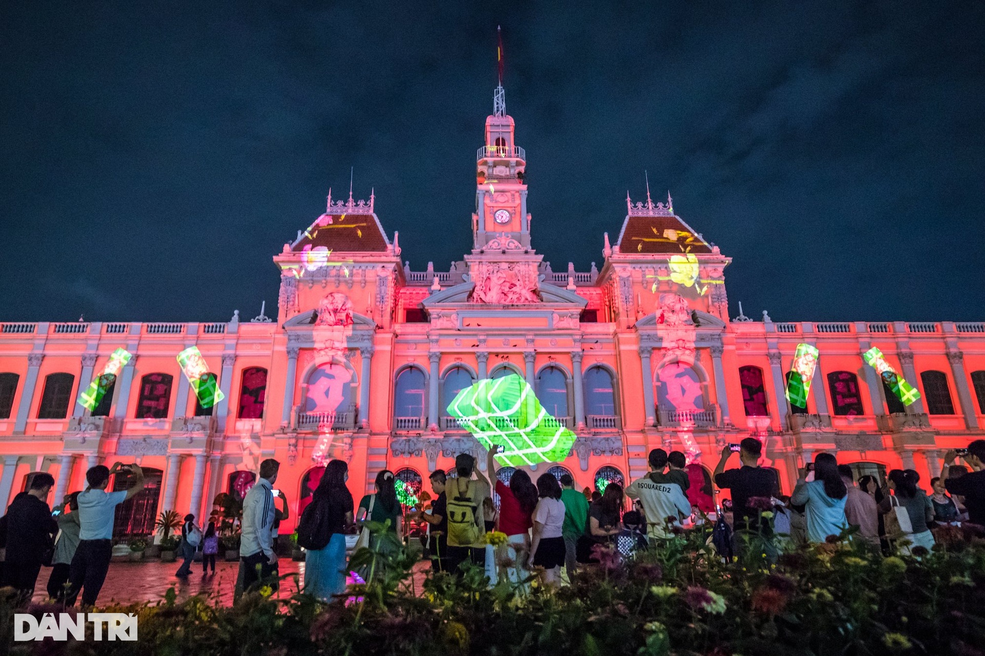 Tòa nhà UBND TPHCM lung linh dưới công nghệ trình chiếu 3D mapping - 10 Tòa nhà UBND TPHCM lung linh dưới công nghệ trình chiếu 3D mapping - 10