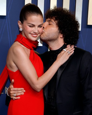 Lisa hóa công chúa dịu dàng, cô dâu tương lai Selena Gomez đẹp quyến rũ - 5