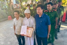 Truy tặng Giấy khen người đàn ông tử vong khi chữa cháy rừng