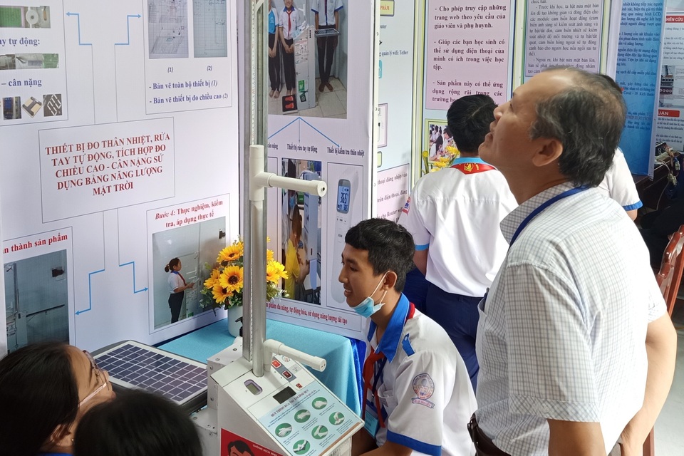 Học sinh sáng tạo sản phẩm phòng, chống dịch bệnh qua mùa Covid-19 - 1 Học sinh sáng tạo sản phẩm phòng, chống dịch bệnh qua mùa Covid-19 - 1