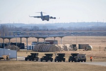 Ba Lan dọa đóng cửa ngõ viện trợ cho Ukraine