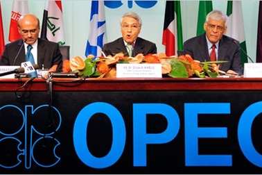 OPEC giảm giá dầu là để dìm Mỹ hay dìm Nga?