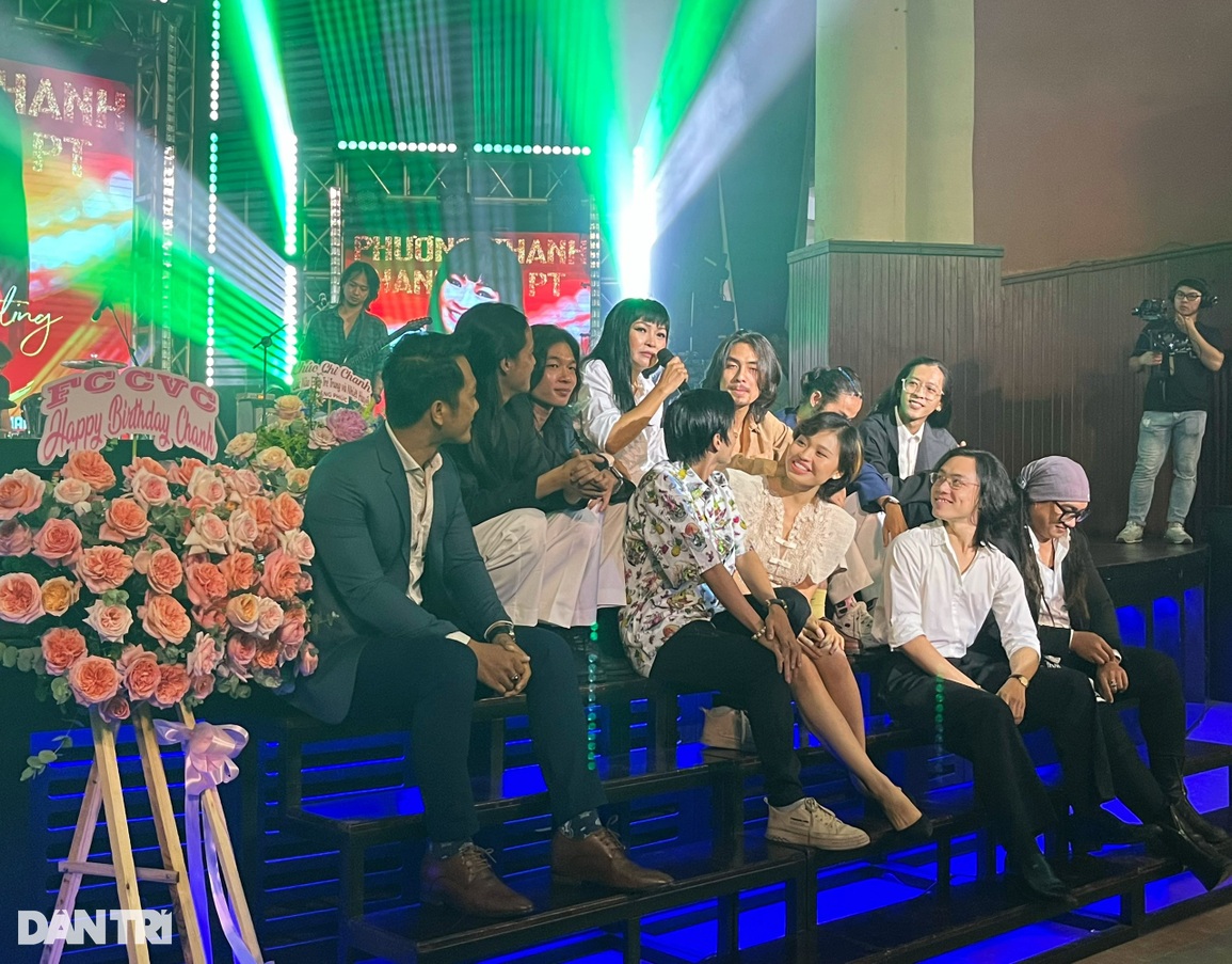 Phương Thanh nói rõ về mối quan hệ với tình trẻ kém 20 tuổi - 3 Phương Thanh nói rõ về mối quan hệ với tình trẻ kém 20 tuổi - 3