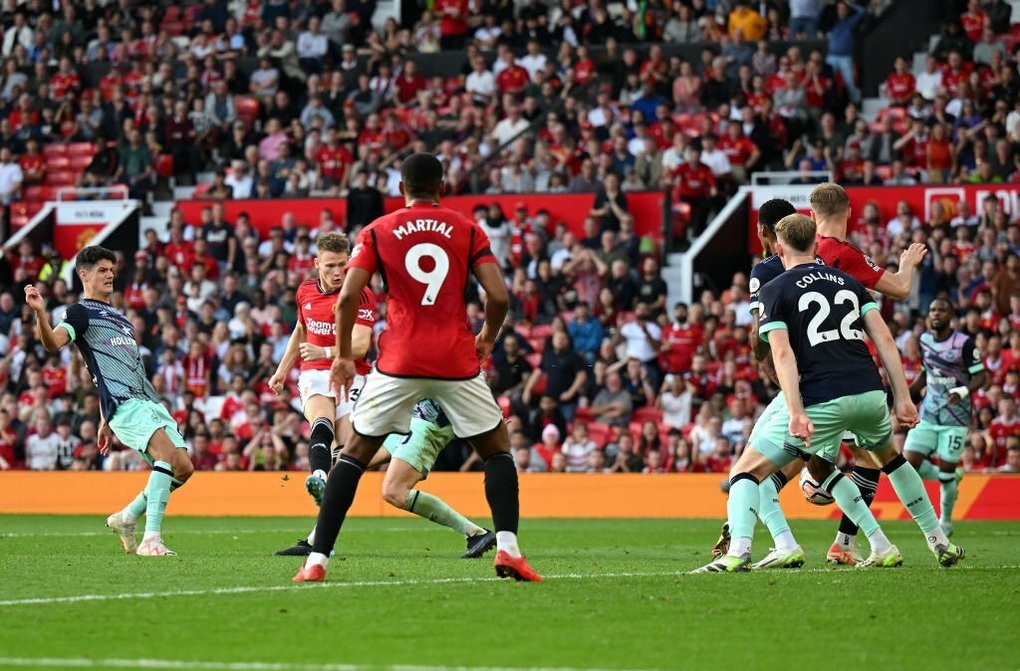 Man Utd thắng ngược Brentford nhờ cú đúp ở phút bù giờ - 3 Man Utd thắng ngược Brentford nhờ cú đúp ở phút bù giờ - 3