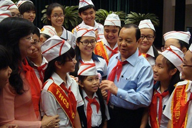 Đừng suy nghĩ thay các em!