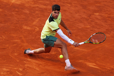 Alcaraz, Sinner tiến vào tứ kết Madrid Open