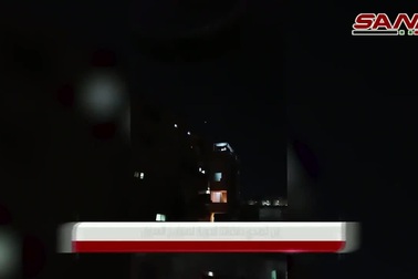 Tên lửa dội xuống Syria trong đêm sau vụ không kích của Mỹ