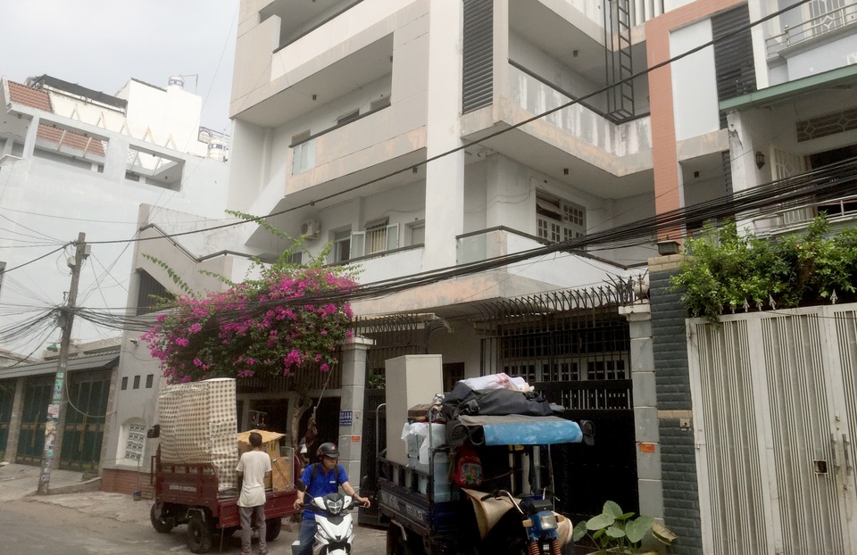 Đứt cáp thang máy nhà trọ, 3 người thương vong - 1 Đứt cáp thang máy nhà trọ, 3 người thương vong - 1