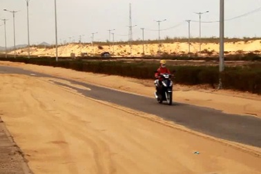 Bình Định: Cát bay lấp đường Khu kinh tế Nhơn Hội