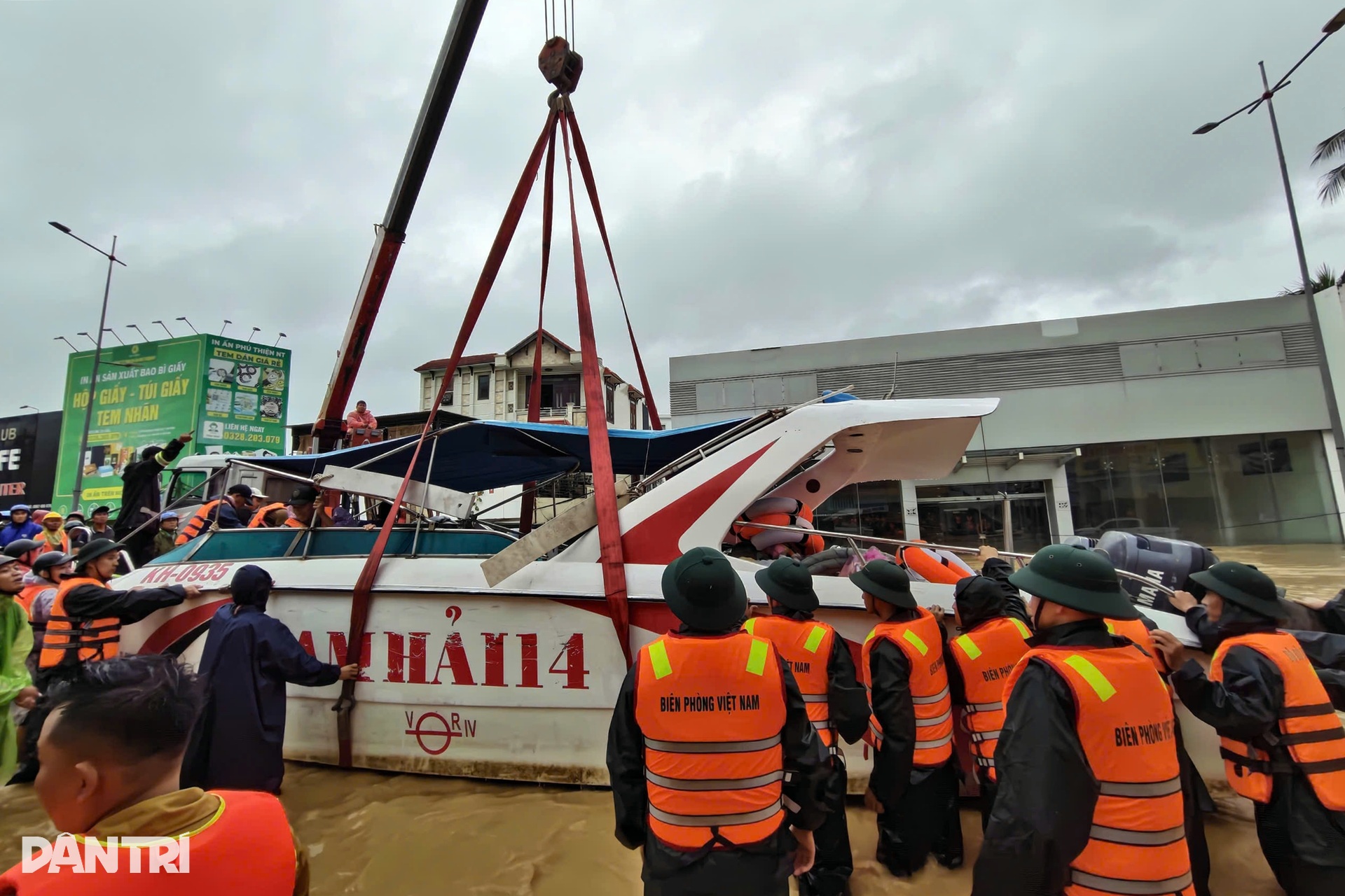Nút giao nghìn tỷ thành điểm tránh trú an toàn trong tâm lũ Nha Trang - 9